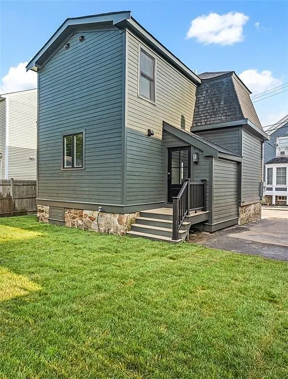 3 bed, 3.0 bath, 1367 sqft, $4,750 — Photo 2