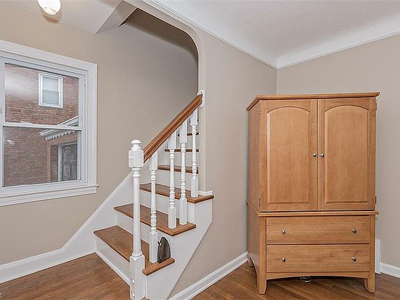 3rd image of 4915 Oakland Dr