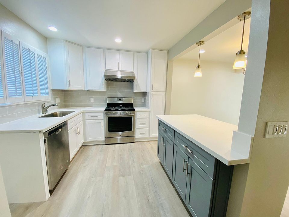 Professionally remodeled Kitchen with brand new cabinets, quartz countertop and island. Brand new single bowl kitchen sink. Powerful and easy to clean range hood ventilation