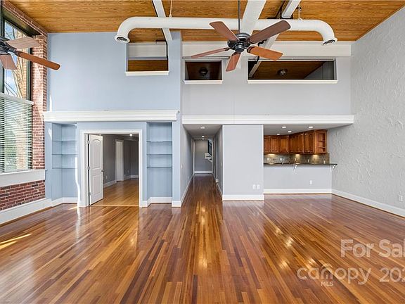 3rd image of 555 E Catawba St #12