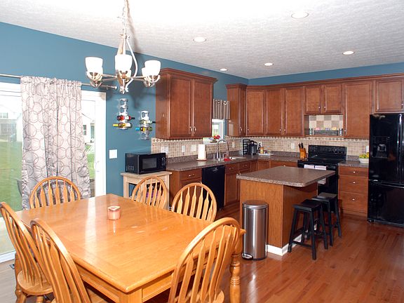 4th image of 2110 Silverspur Dr