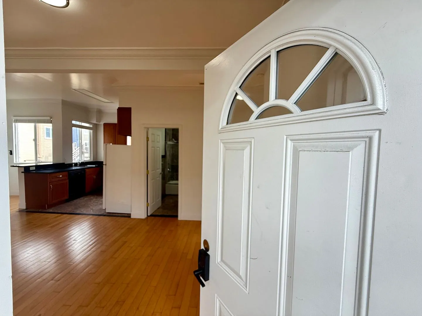 Spacious Top Floor Nopa 2br/1.5ba — Photo 2
