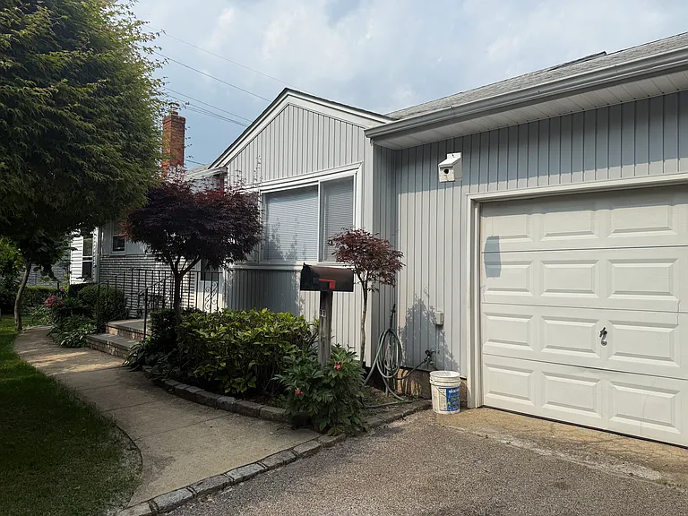 11 Holle Pl #1 — Photo 2