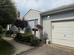 11 Holle Pl #1, Carle Place, NY 11514