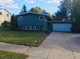 5164 Surf Dr NE, Rockford, MI 49341