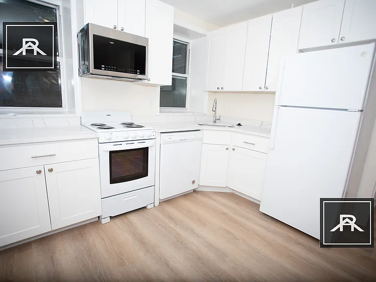 389 Harvard St #2 — Photo 11