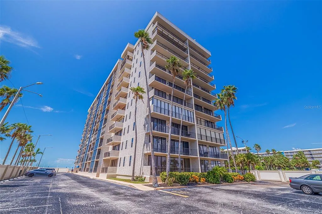 2 bed, 2.0 bath, 1180 sqft, $4,000 — Photo 3