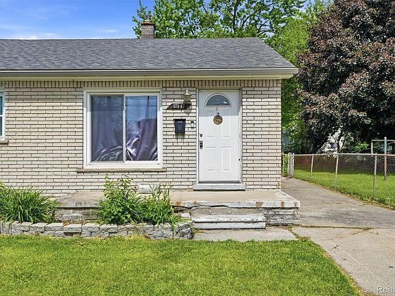 3rd image of 17447 Prospect St