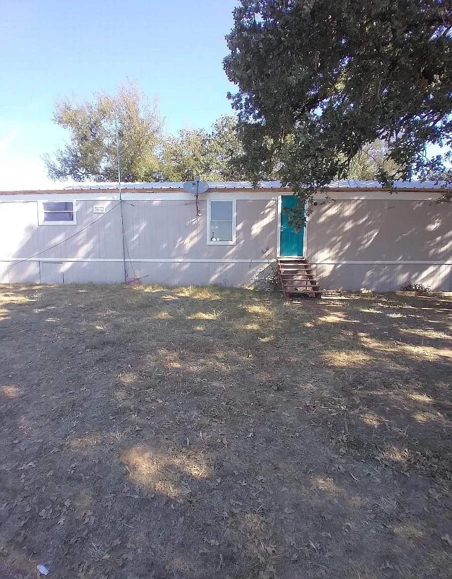3 bed, 1216 sqft, $1,300 — Photo 3