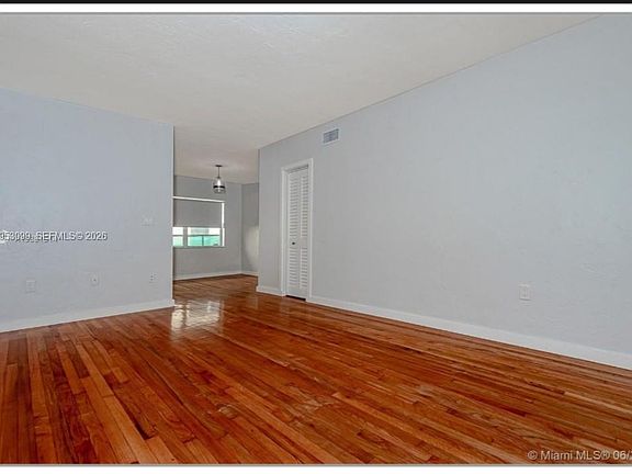 4th image of 915 8th St APT 106