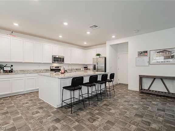 5th image of 1006 Junipine Ave