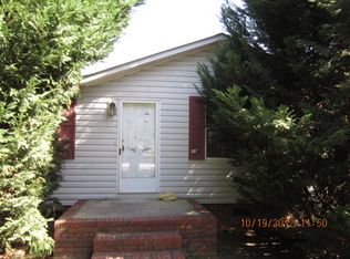 1 Ledgemont Dr, Greenville, SC 29607