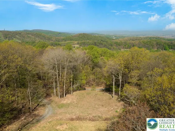 6 Gap Rd, Macungie, PA 18062