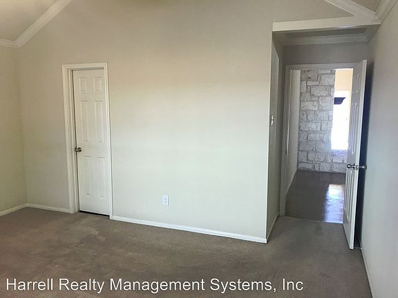 5th image of 409B Chapel Trail Cir