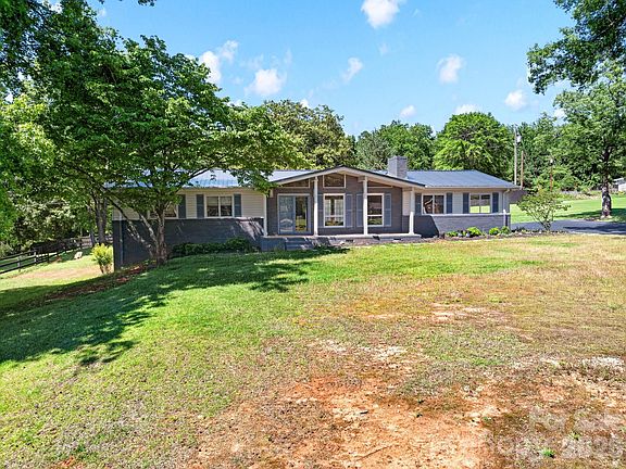 2nd image of 1064 Knollwood Ct