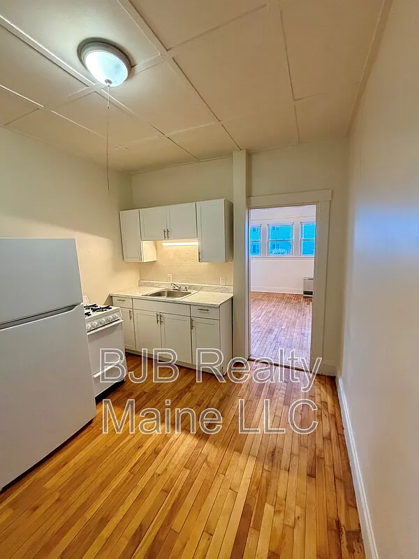 2 bed, 1.0 bath, 500 sqft, $1,700 — Photo 1