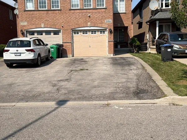 5986 Gant Cres, Mississauga, ON L5V 2T6
