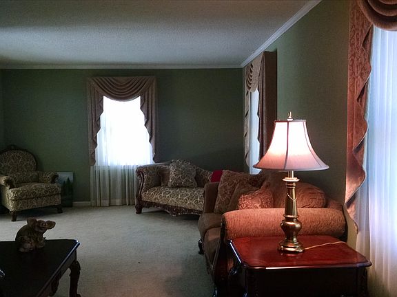 3rd image of 100 Eastwood Dr