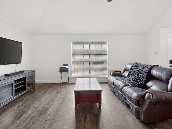 5th image of 2305 Rockbluff Ct