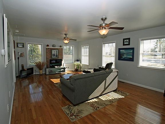 3rd image of 23 Comanche Cir