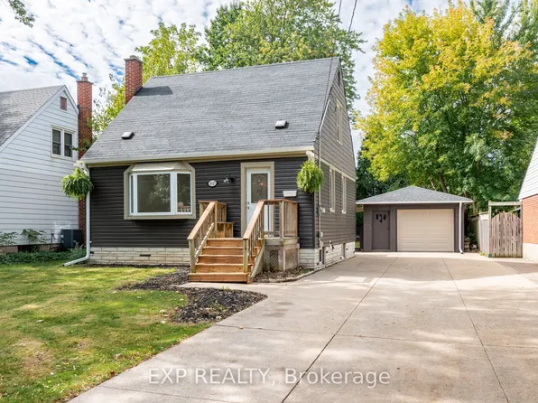 3047 Saint Patrick Ave, Niagara Falls, ON L2J 2M7