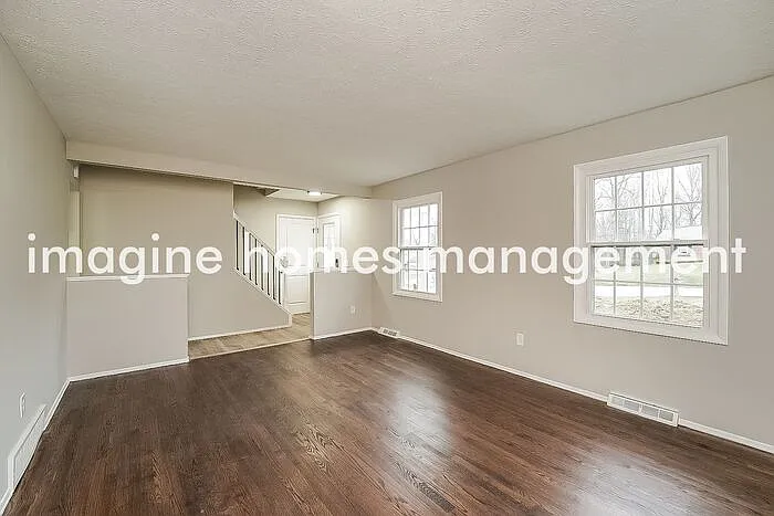 7746 Skylineview Dr — Photo 2