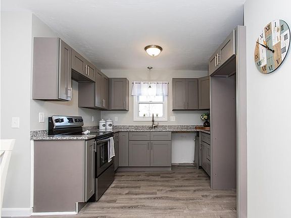 3rd image of 394 Mauran Ave
