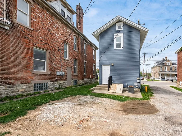 949 E Long St — Photo 25