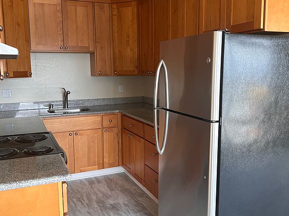 5th image of 14-467 Burnett Ave