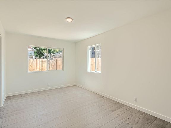 5th image of 11735B 40th Ave NE