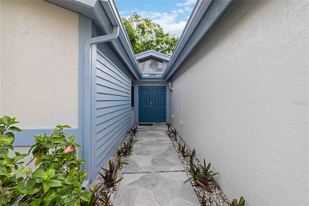 3 bed, 2.0 bath, 2066 sqft, $2,750 — Photo 4