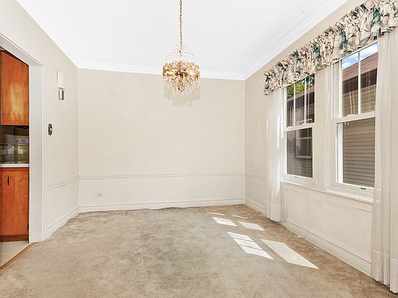 5th image of 1108 N Harvey Ave