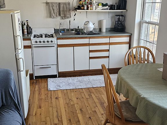 4th image of 100 Fox Run Ln APT 1