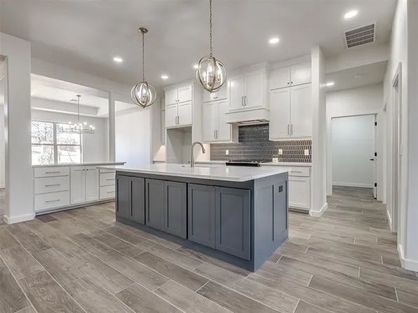 10924 Sandstone Ridge Way, Guthrie, OK 73044