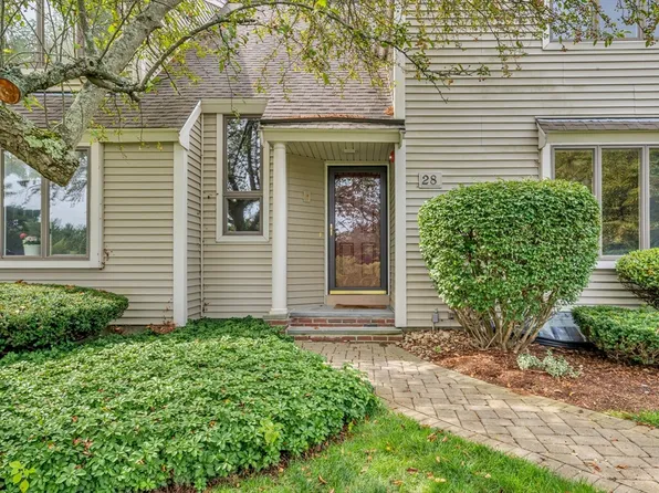 28 Mid Iron Dr #28, North Reading, MA 01864