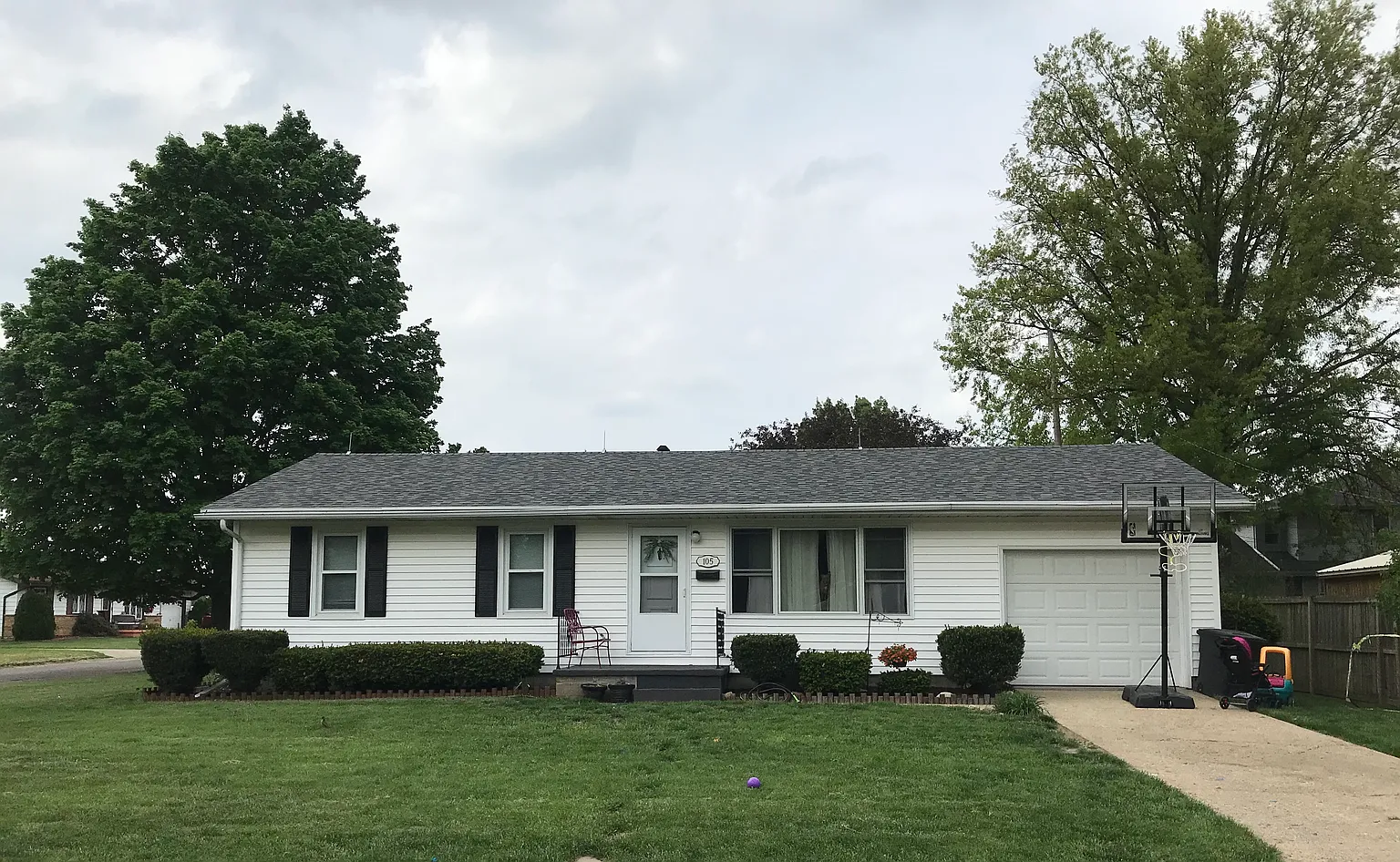 105 Mae Dr photo 1