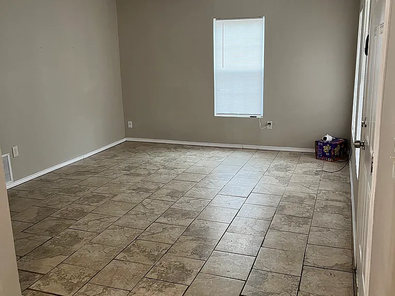 6215 N Victor Ave — Photo 18