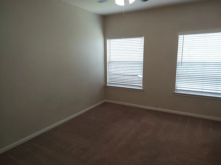2206 S Bagdad Rd #B — Photo 8