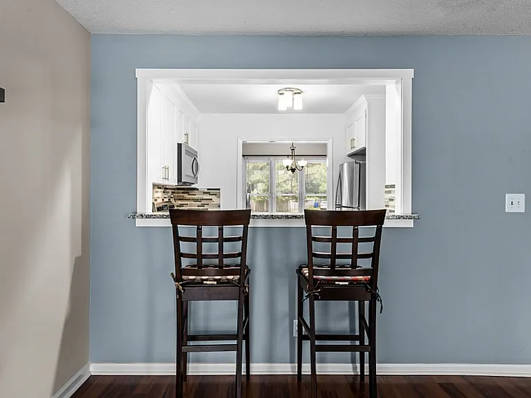 5624 Darrow Dr — Photo 11