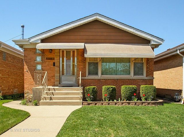 1st image of 7422 N Oconto Ave