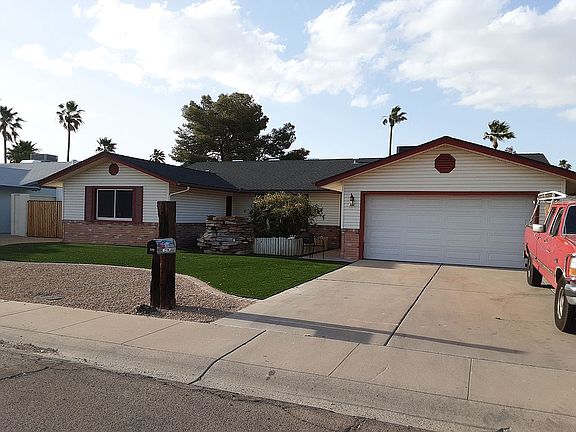 2nd image of 228 E Vaughn Dr
