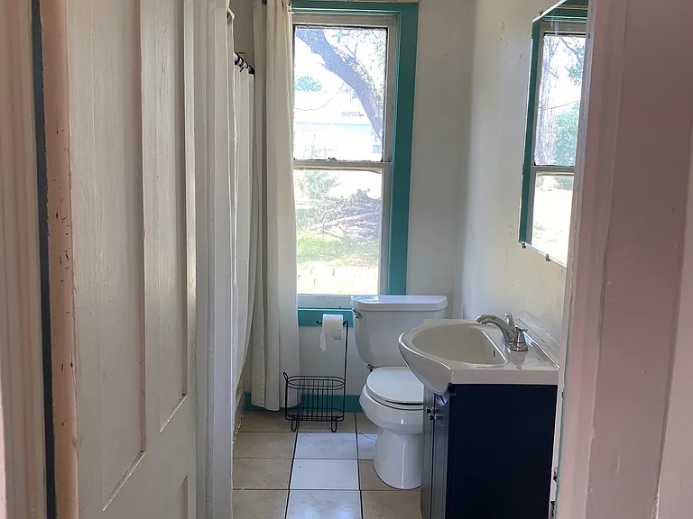 201 E Dresden St — Photo 7