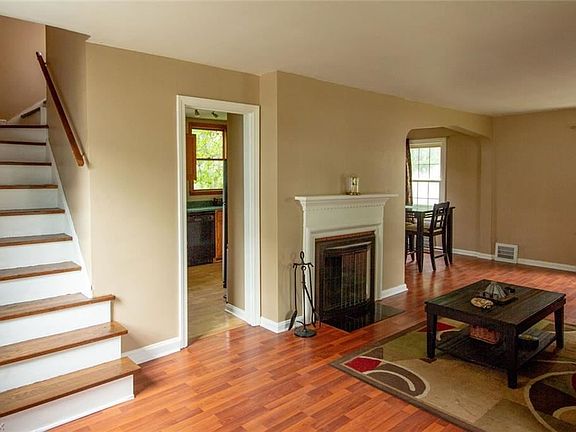 3rd image of 2222 Olive Ave
