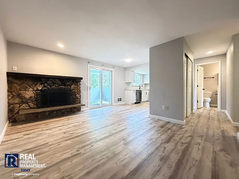 6451 S Stevens St Tacoma — Photo 4