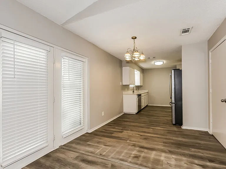 6004 Cool Springs Dr — Photo 6