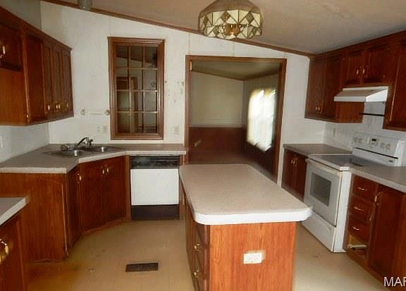 3rd image of 1424 N Main St