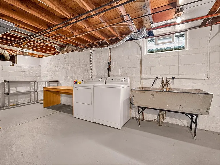 82 Clovercrest Dr — Photo 32