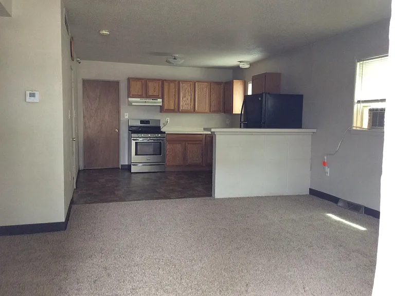 114 S Williams Ave — Photo 2