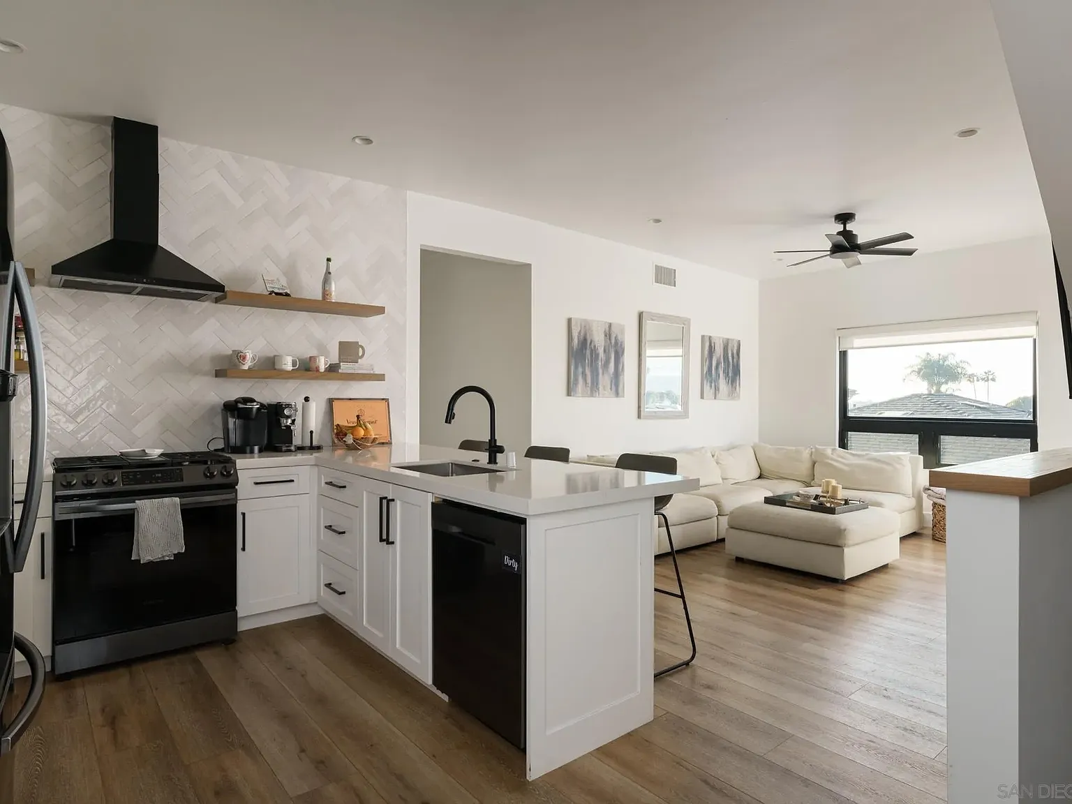3 bed, 2.0 bath, 1200 sqft, $5,500 — Photo 2