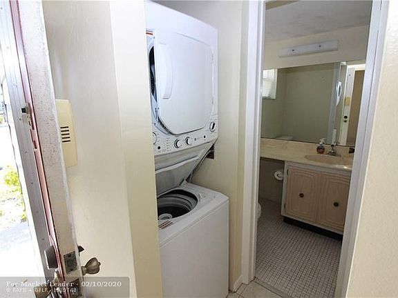 4th image of 8105 NW 61st St APT A106